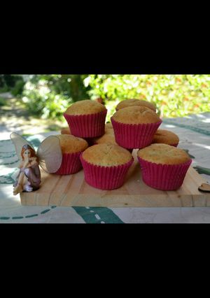 Una foto de Muffins de vainilla y amapolas😍