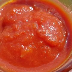 A picture of Heinz Chili Sauce.