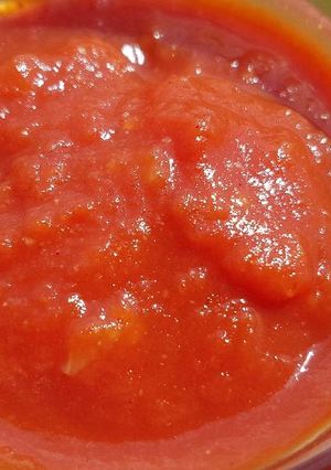 A picture of Heinz Chili Sauce.