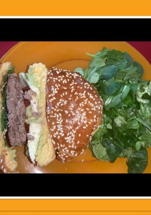 A picture of Avocado Burger Sauce.