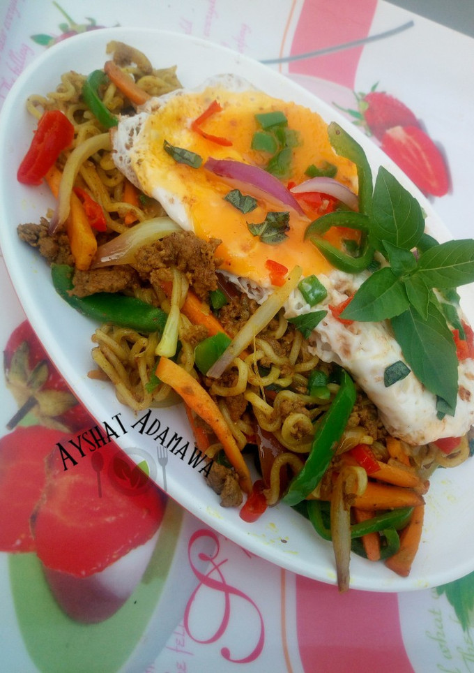 A picture of Aisha's Special stir fry noodles with minced meat and sunny side up egg.