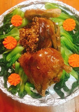 Hình của món Vịt hồ lô (vịt nhồi xôi).
