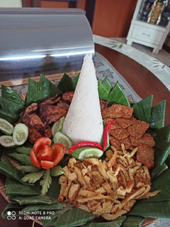 Foto resep Nasi Daun Jeruk, Tempe Garit dan Ayam Goreng Bumbu Ngohiang