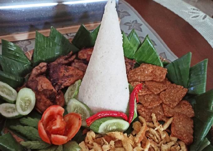 Nasi Daun Jeruk, Tempe Garit dan Ayam Goreng Bumbu Ngohiang - cookandrecipe.com