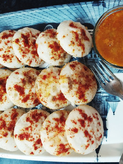 મસાલા ઈડલી(Masala Idli Recipe in Gujarati) રેસીપી મુખ્ય ફોટો