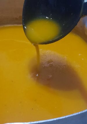 Una foto de Sopa cremosa de zapallos varios