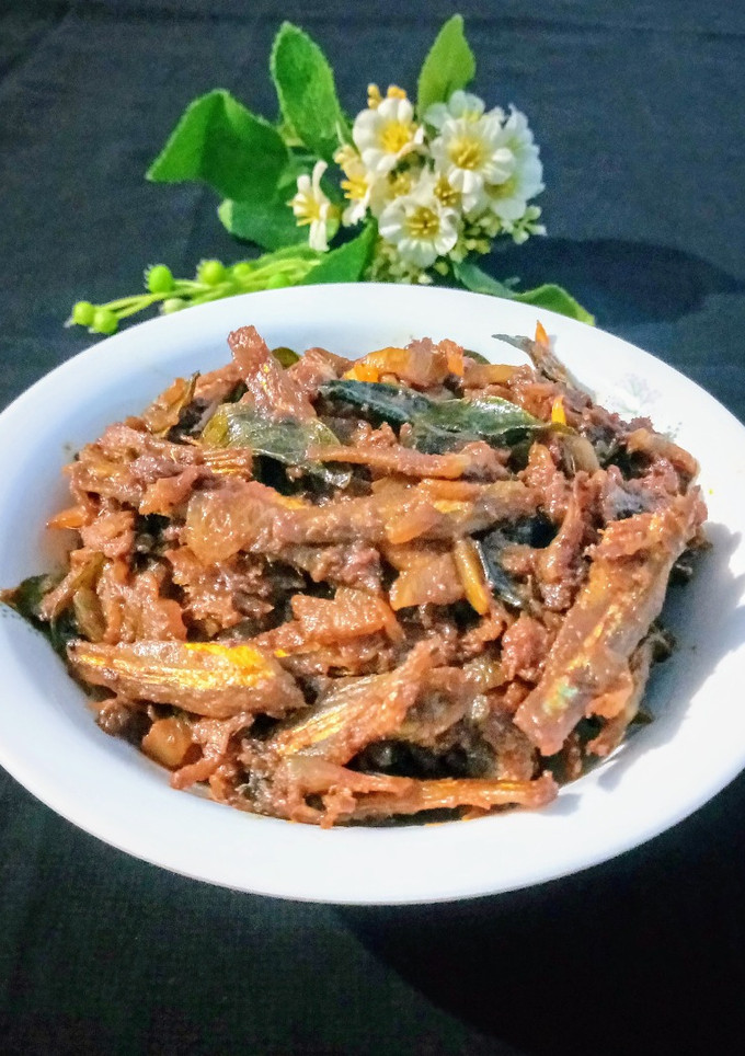 நெத்திலி கருவாடு ரோஸ்ட் (Netthili karuvaadu roast Recipe in Tamil) செய்முறை முக்கிய புகைப்படம்