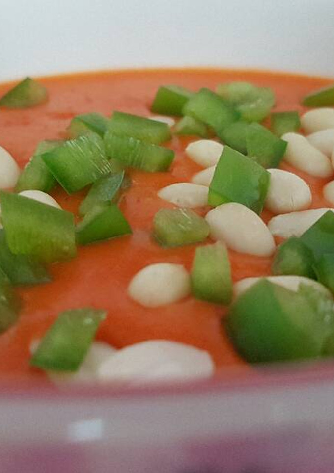 Una foto de Crema vegana de tomate y pimiento rojo