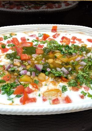 A picture of Chole Aloo ki Chaat.