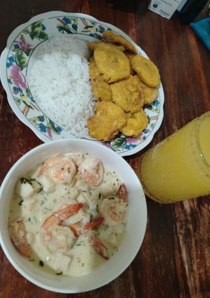 Una foto de Camarones al ajillo