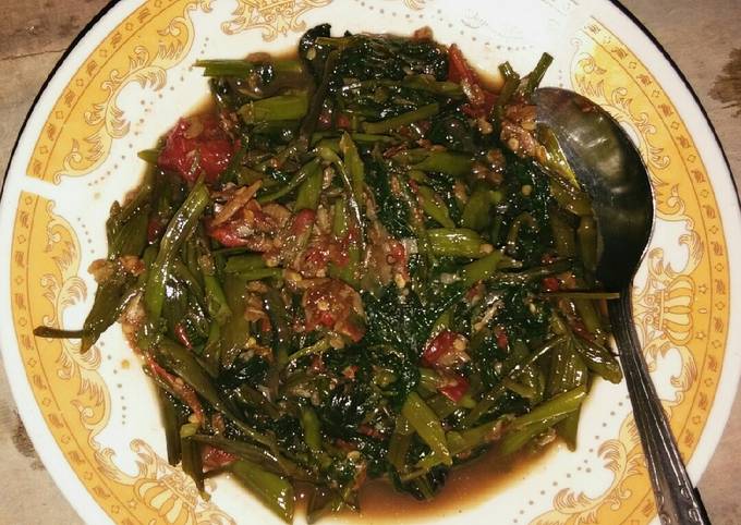 Cara Gampang Menyiapkan Cah Kangkung Ebi Bumbu Belacan, Pedas Lezat Menggugah Selera! Anti Gagal
