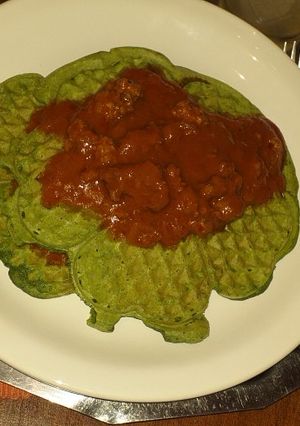 Una foto de Waffles de acelga