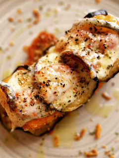 Una foto de Berenjena y pollo a la parmesana
