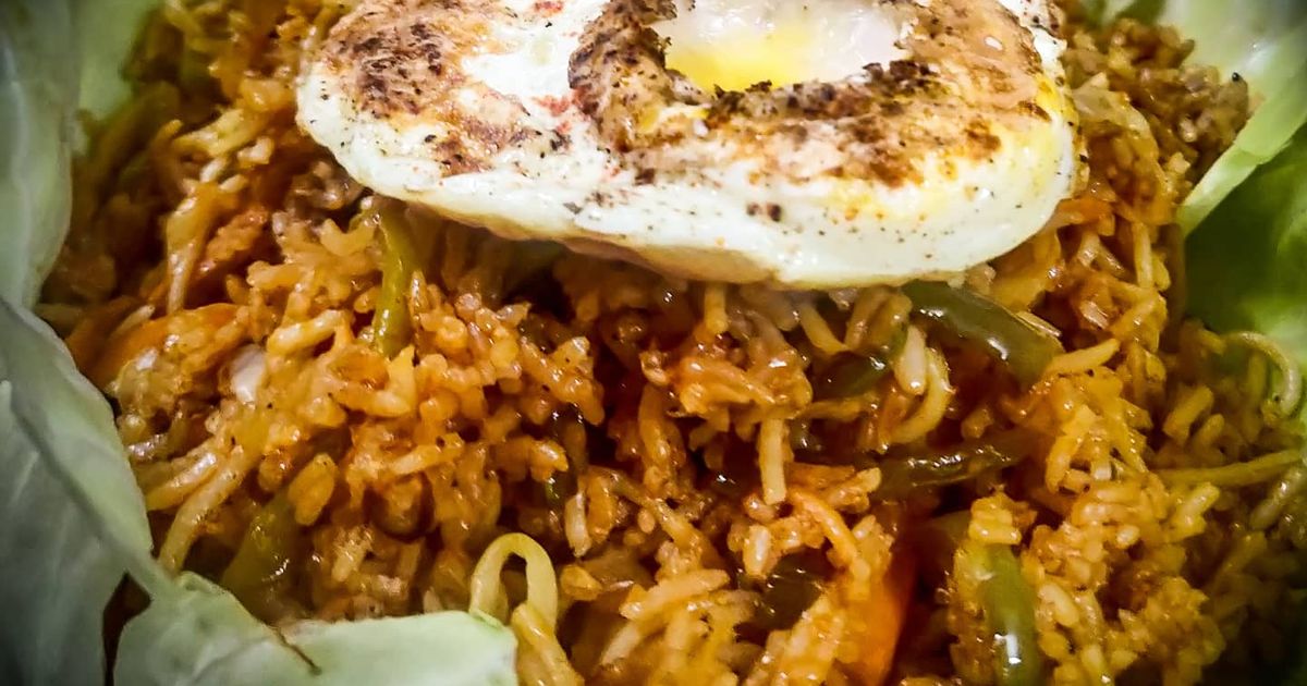 Triple Schezwan Fried Rice With Hot Sauce Recipe by Madhavi Rastogi ...