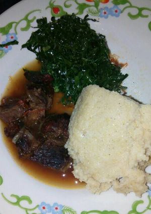 A picture of Ugali,beef, veges.