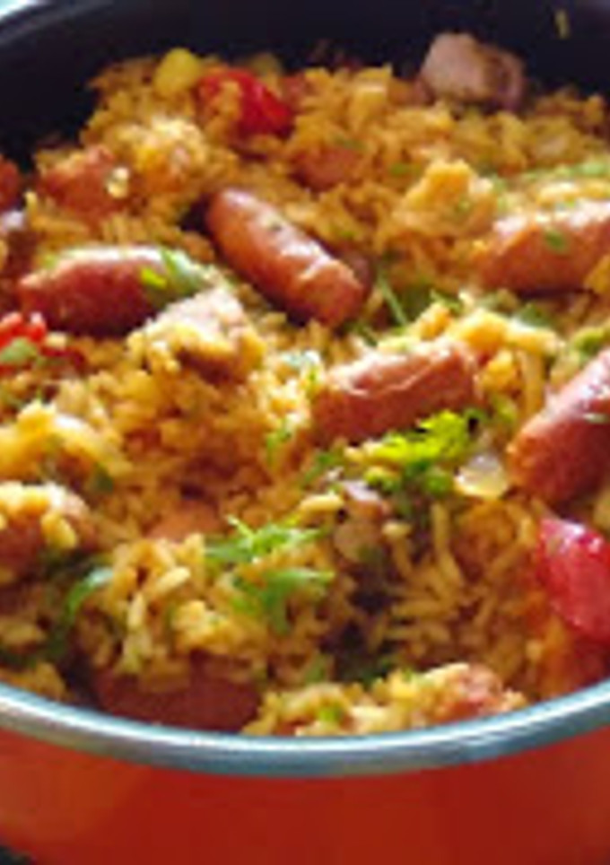 Una foto de Arroz con salchichas