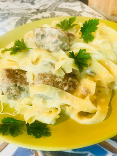 Una foto de Pasta con albóndigas suecas
