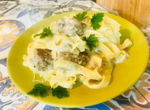 Una foto de Pasta con albóndigas suecas