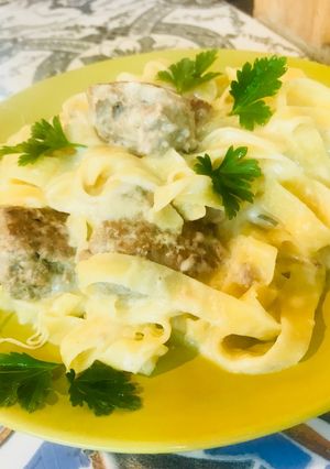 Una foto de Pasta con albóndigas suecas