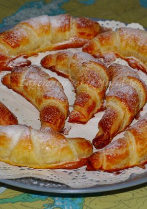 Foto principal de Croissant de hojaldre con azúcar