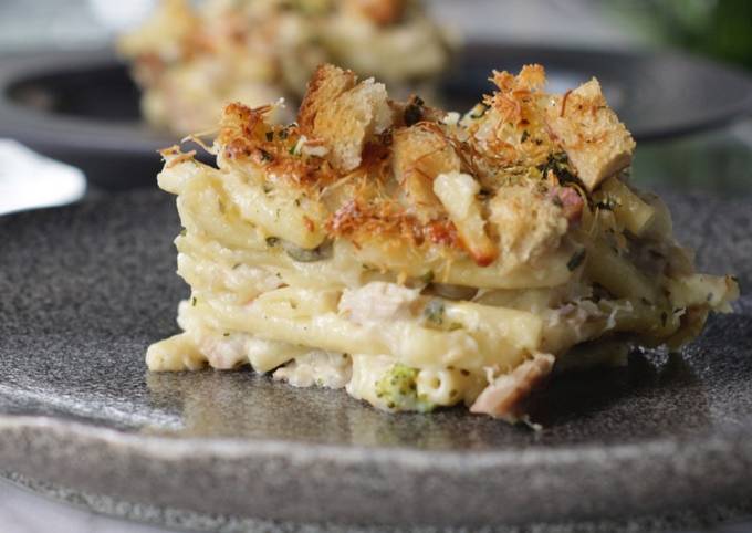 Resep Crunchy Melty Tuna &amp; Broccoli Pasta Bake ala Chef Juna Rorimpandey yang Enak