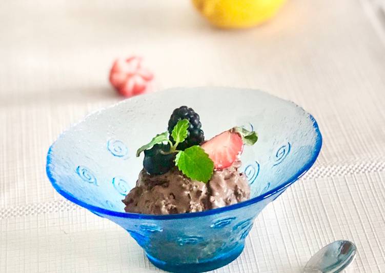 Homemade dark chocolate ice cream with rum raisins and nuts - or simply create your own flavors�?�😋