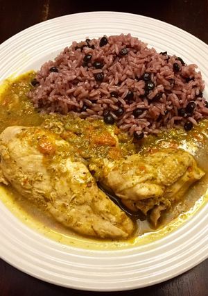 Una foto de Pollo en Salsa Verde de Maíz