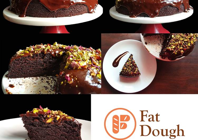 Nigella Lawson's Dark & Sumptuous Chocolate Cake