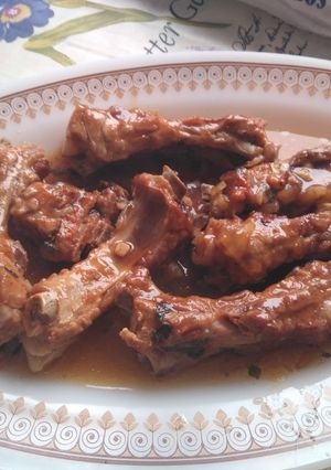 Una foto de Costillas cocidas con salsa barbacoa-miel