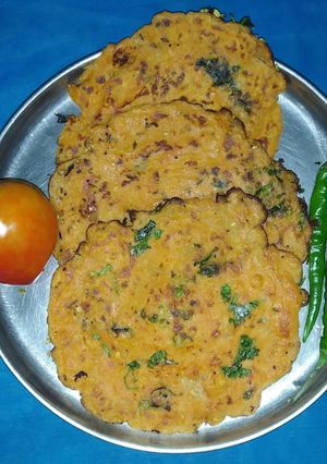 टोमॅटो ऑमलेट (tomato omelette recipe in marathi) रेसिपी चे मुख्य फोटो 