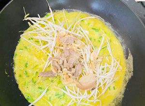 Hình của món Bánh xèo miền nam.