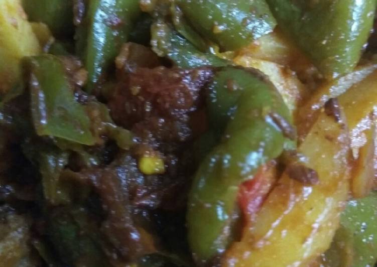 Steps to Make Quick Aloo with capsicum sabji
