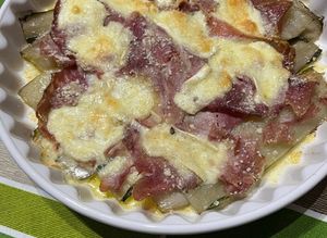 Foto di Coste al forno con prosciutto cotto e Brie