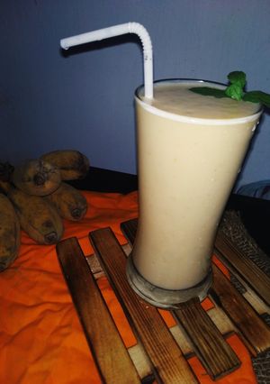 A picture of Banana Apple Cashew Shake.