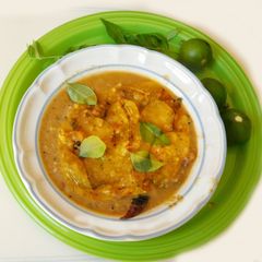 A picture of Sambar with raw figs.