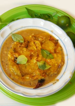 A picture of Sambar with raw figs.