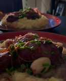 Pollo al vino tinto con puré