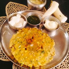 A picture of Jowar methi thepla (Sindhi style jowar methi dhoda).