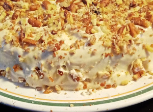 Una foto de Pastel de zanahoria con betún de queso