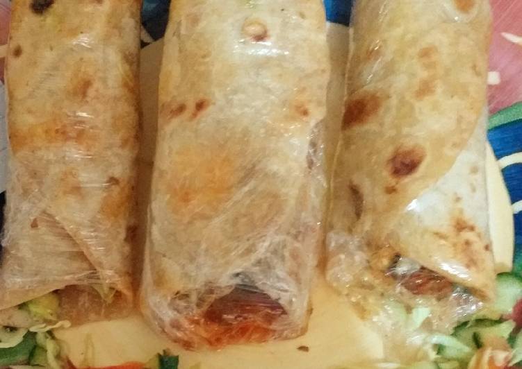 Steps to Make Appetizing Chicken paratha roll restaurant style