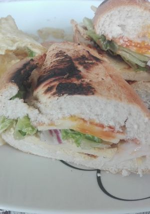 Una foto de Tortas calientes de pollo rostizado