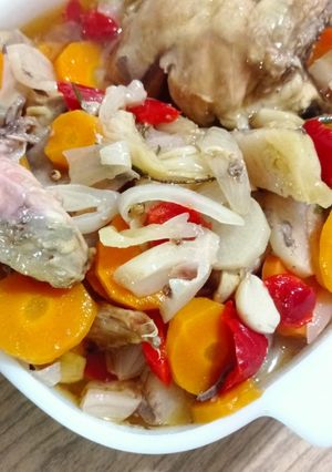 Una foto de Escabeche de pollo y verduras