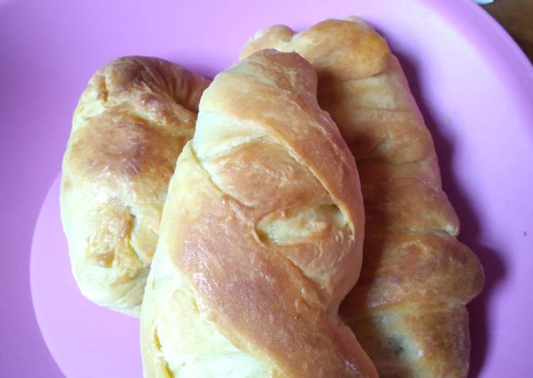 Roti isi sosis dan abon ala bundany kayla