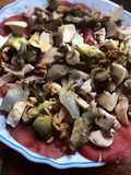 Bresaola con funghi, carciofi e noci