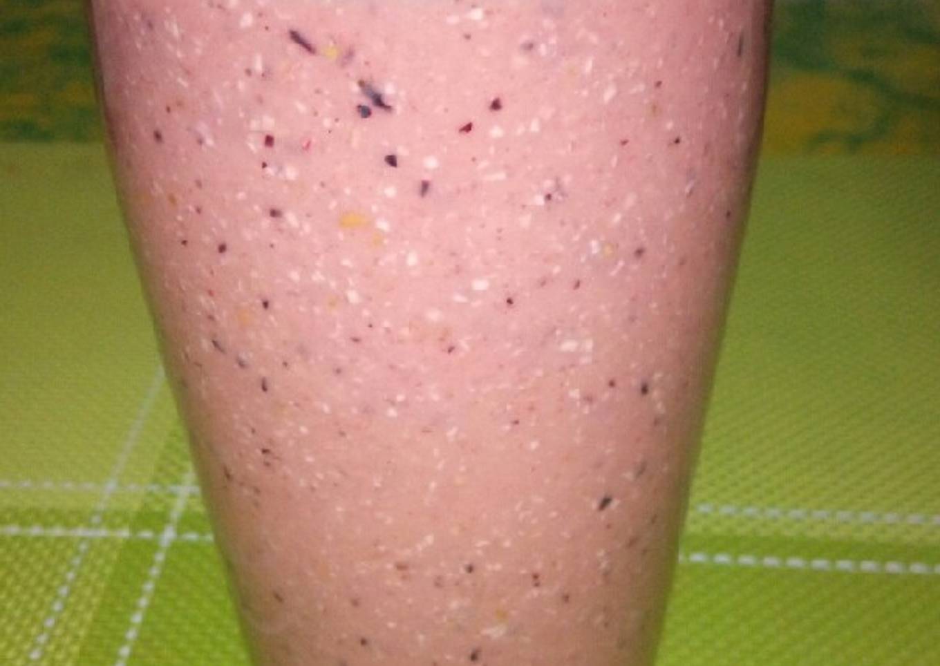 Berry mango oat smoothie