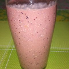 A picture of Berry mango oat smoothie.