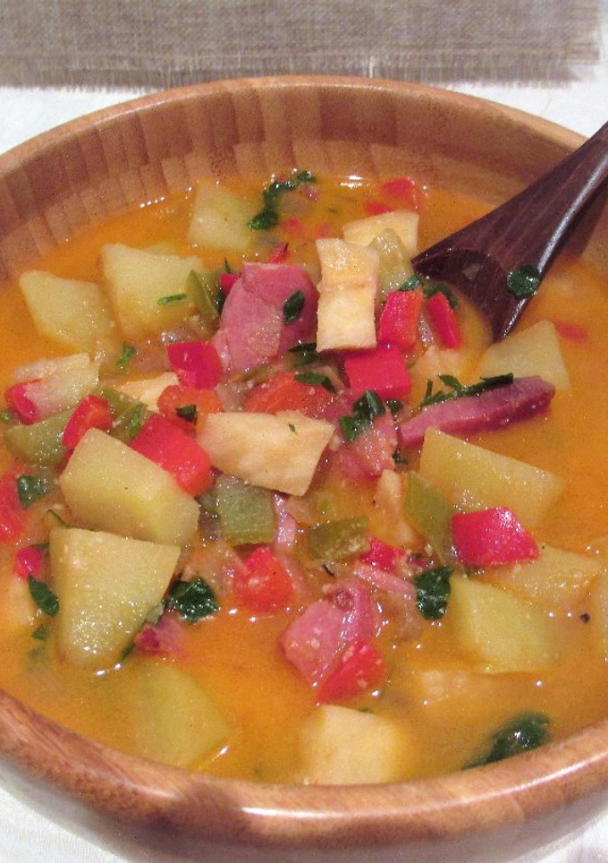 Una foto de Guiso de jamón curado con patatas y apio nabo