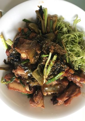 Hình của món Sườn non om cải chua.
