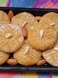 बेसन मलाई पेड़ा (Besan malai peda recipe in hindi) रेसिपी मुख्य फोटो