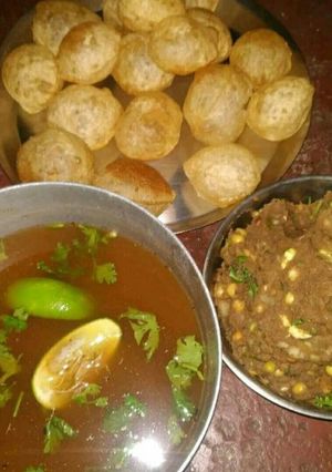 A picture of Pani Puri.